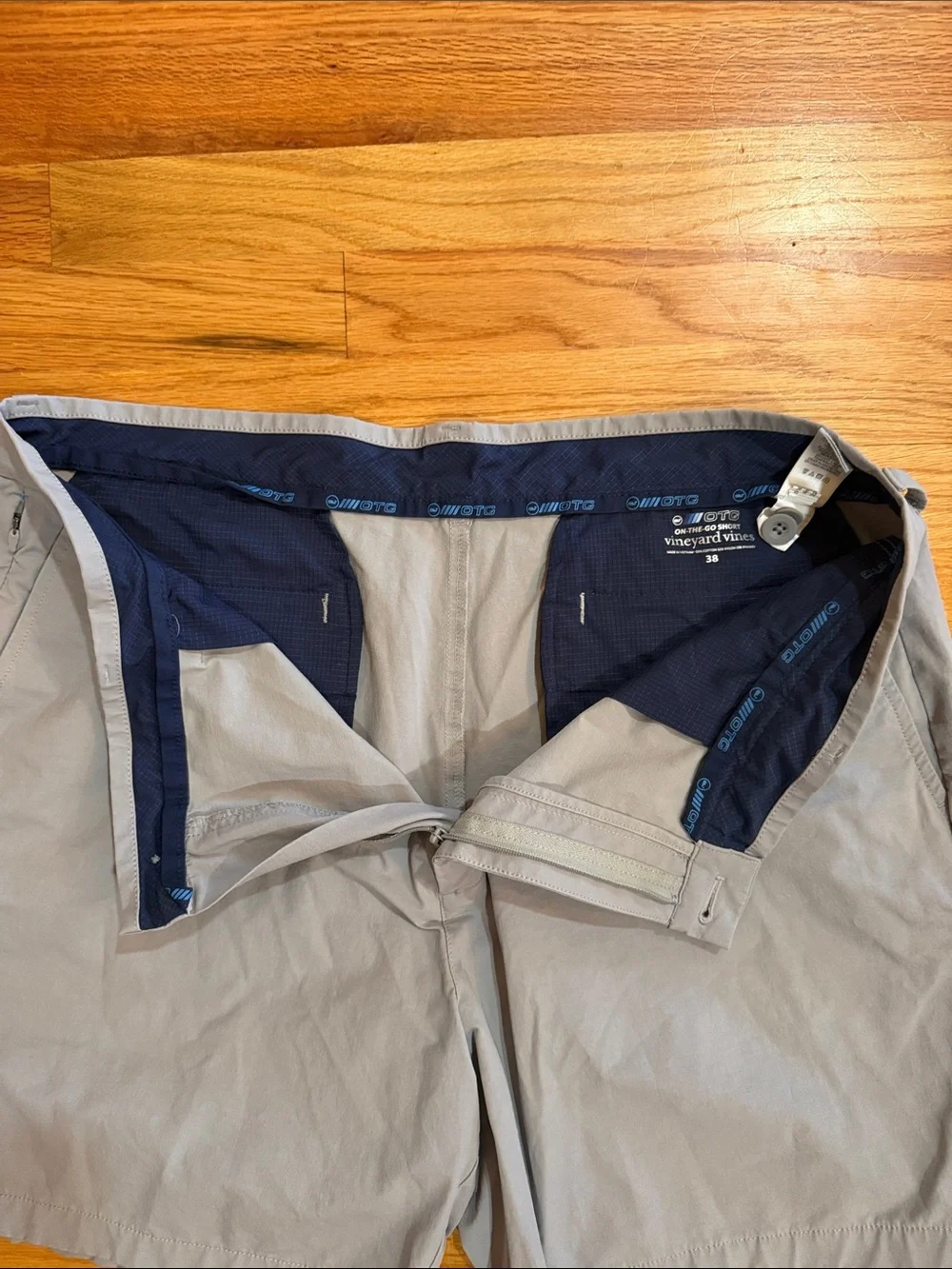 Vineyard Vines Men's OTC Light Grey Flat Front Shorts 38/ 7 inch